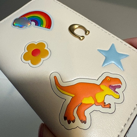 Coach Women's Essential Small Zip Around Card Case Wallet Rexy Stickers Chalk - Picture 3 of 4